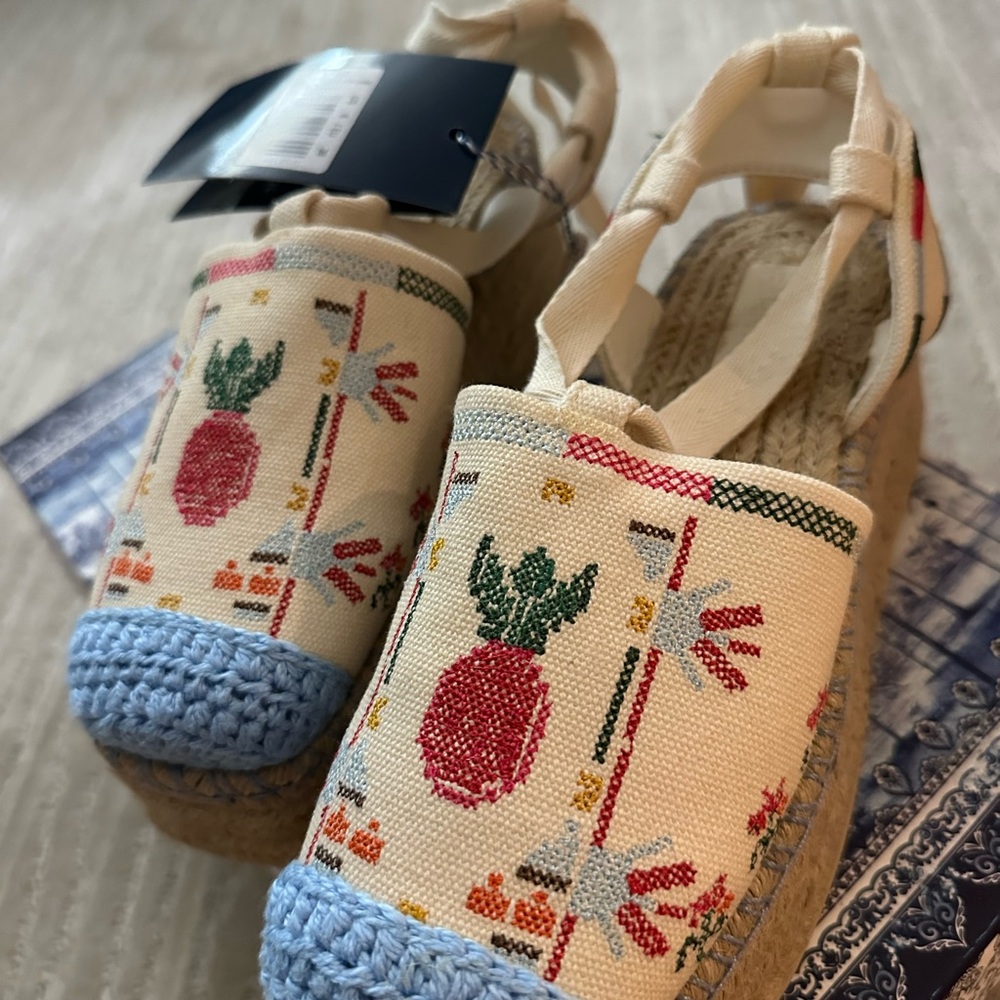 FARM Rio Embroidery Platform Sandals - Picture 2 of 6